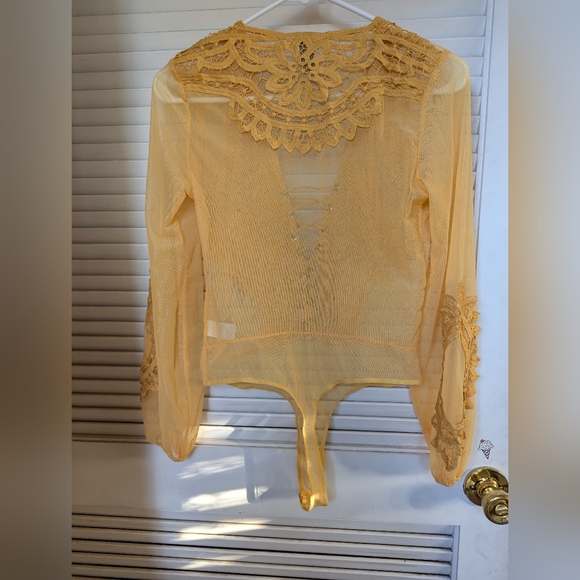 Windsor Mustard Yellow Sheer Lace Bodysuit size Small - Picture 6 of 12